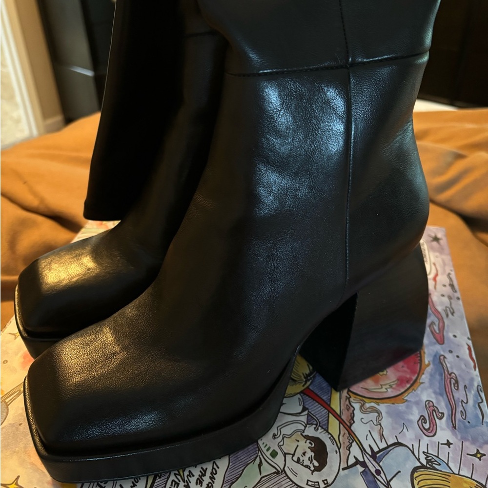 NWT Jeffrey Campbell Karsyn boot